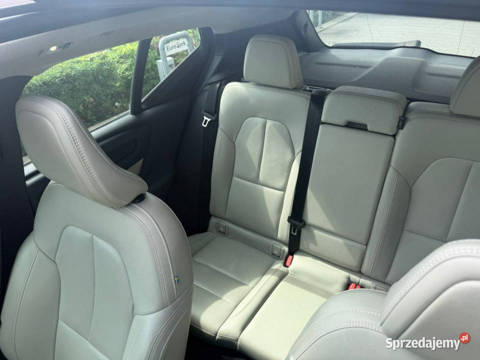 Volvo XC 40 bordowy Sadlno