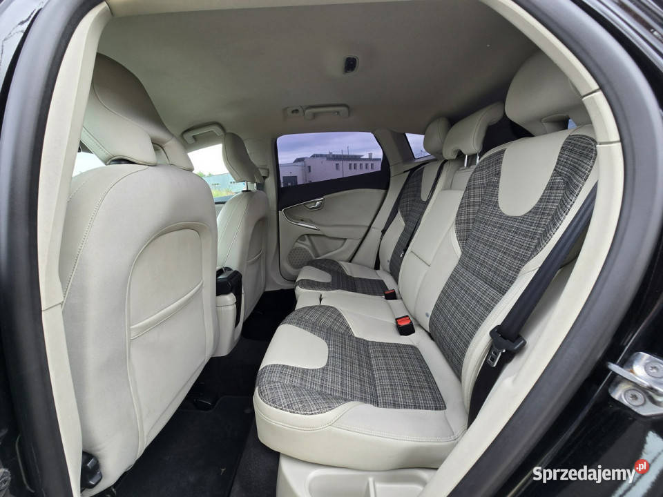 Volvo V40 ledRDesignBezwypadkowy II 2012 Białogard
