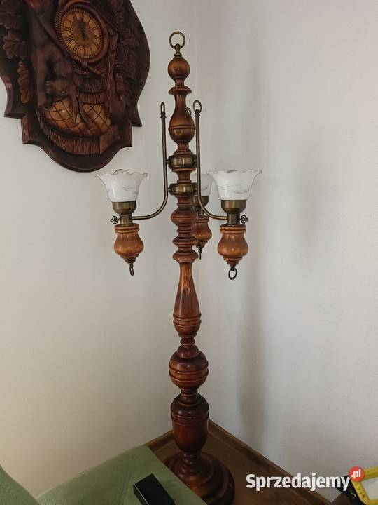 Stara lampa stojąca drewniana z trzema kloszami Lampy Lipno