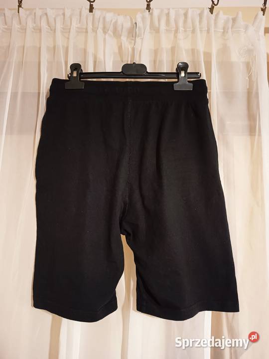 Krótkie Czarne Spodenki na WF Chłopięce Sportowe sprzedam