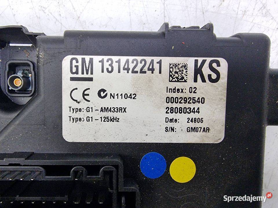 SKRZYNKA BEZPIECZNIKÓW OPEL CORSA D 13142241 Lipno
