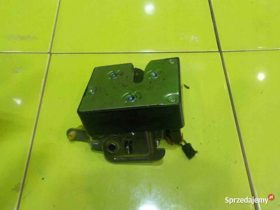 KIA CARNIVAL II 09r zamek klapy tyl Suków