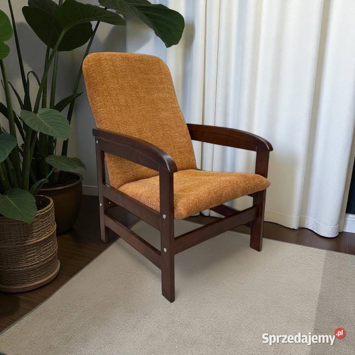 Klasyczny fotel wypoczynkowy na drewnianym Fotele wielkopolskie Tarchały Małe