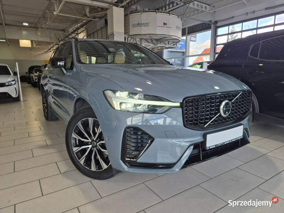 Volvo XC 60 B4 Mild Hybrid 197 Plus Dark II 2017 nawigacja