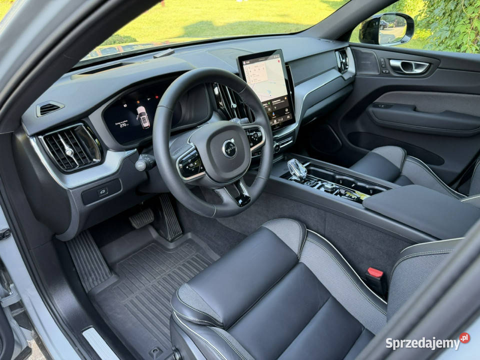 Volvo XC 60 LIFT B5 AWD Black Edition Panorama Rok produkcji 2025 Syców sprzedam