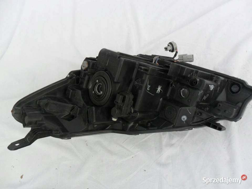 Toyota Yaris III 3 reflektor prawy przedni lampa Nowy Tomyśl sprzedam