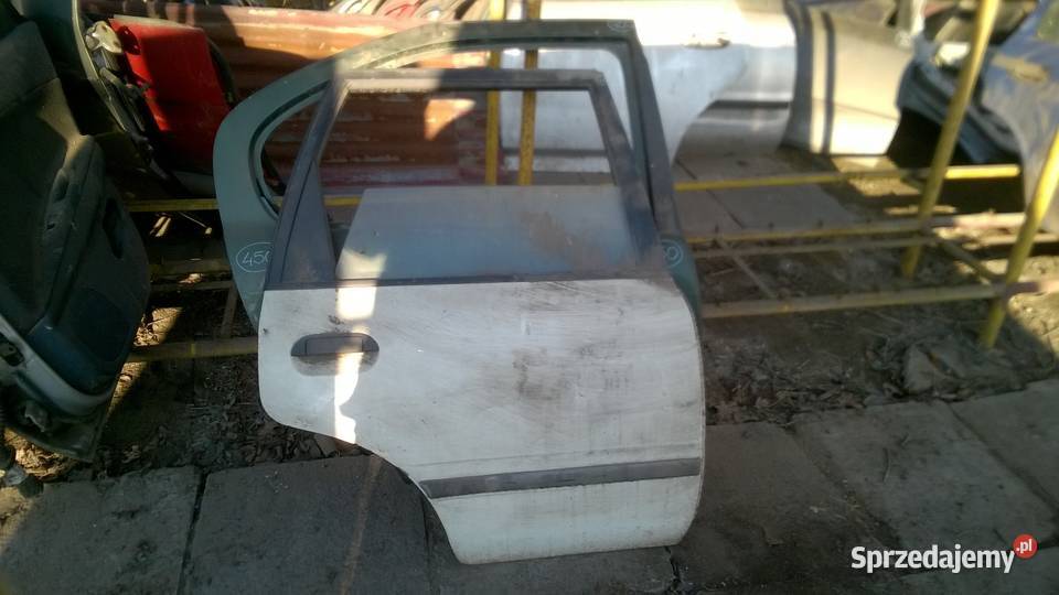 nissan sunny kombi drzwi prawe tył Byków sprzedam