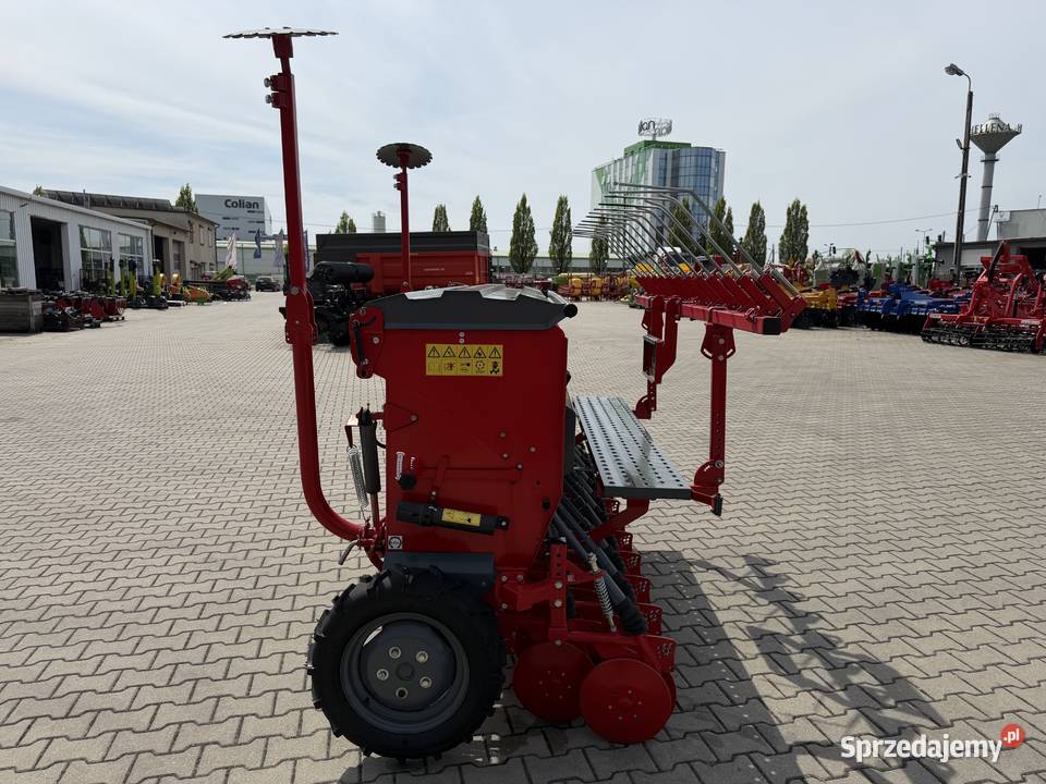 Mechaniczny siewnik zbożowy Poznaniak 47025 nieuszkodzony