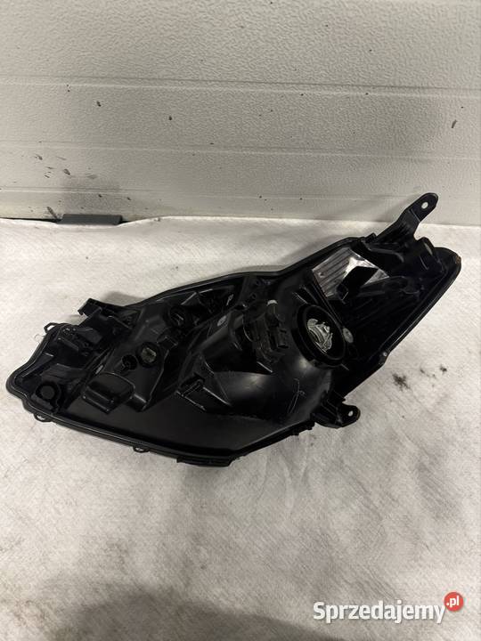 Lampa prawa Toyota yaris III lift 1417 zwykła