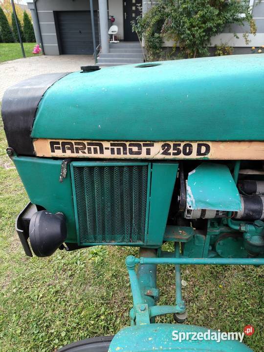 Traktor FARMMOT 250D Kazuń-Bielany