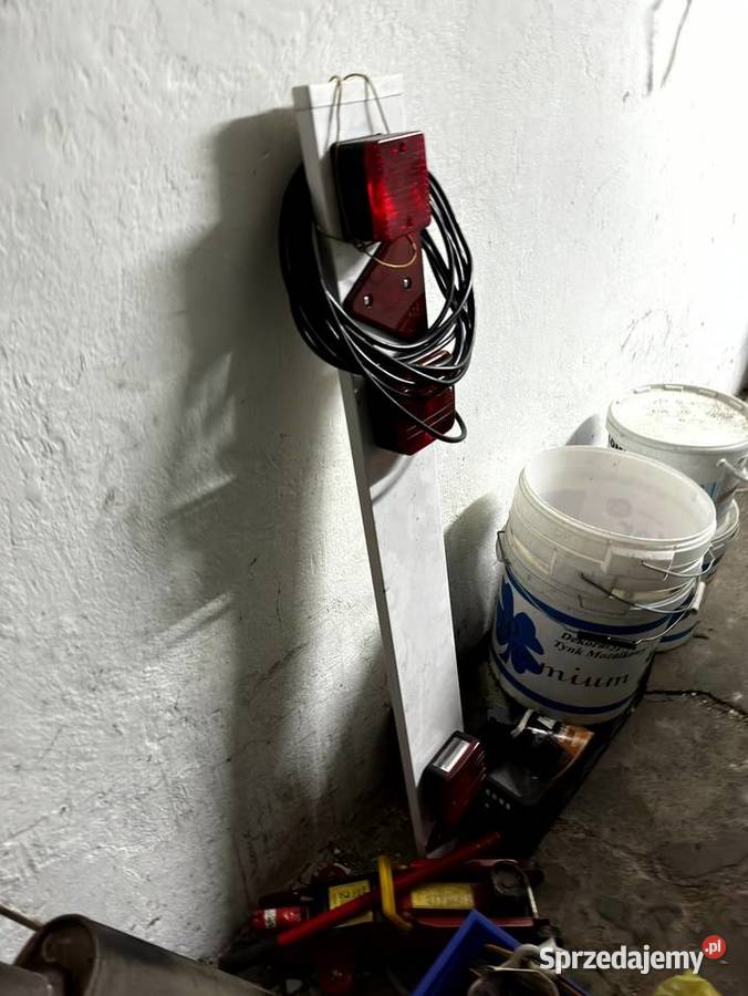 Belka oświetleniowa do przyczepy