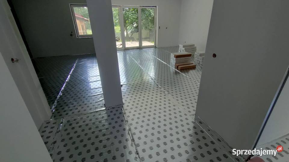 Montaż paneli podłogowych montaż drzwi jodełka