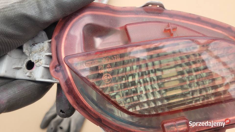 TOYOTA YARIS III LIFT LAMPA PRZECIWMGIELNA PRAWY sprzedam