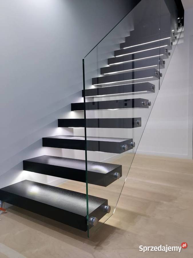Schody półkowe z balustradami szklanymi Tokarnia