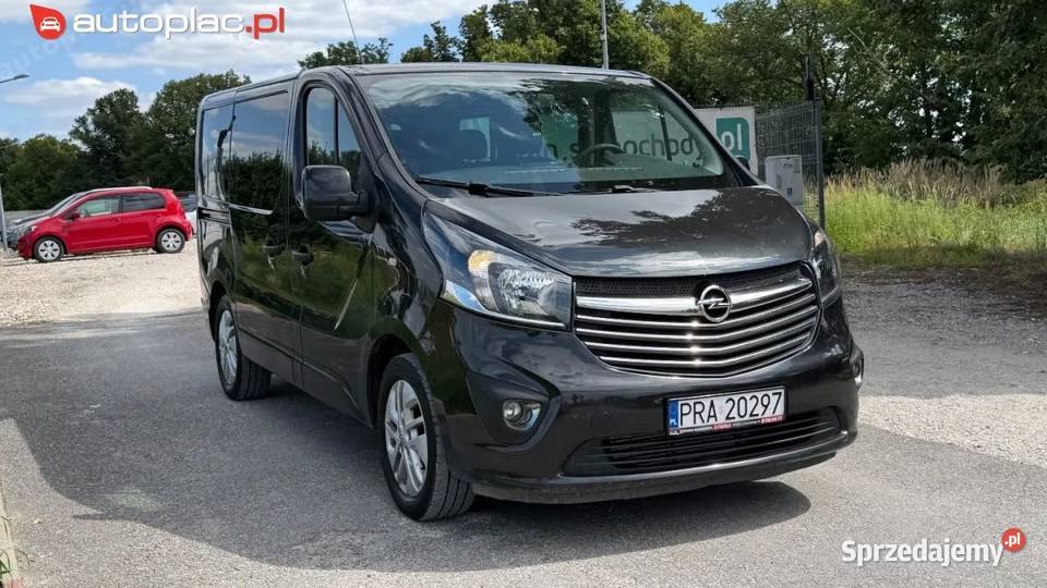 Opel Vivaro Raty 9 osobowy nawiewy w dachu na czarny