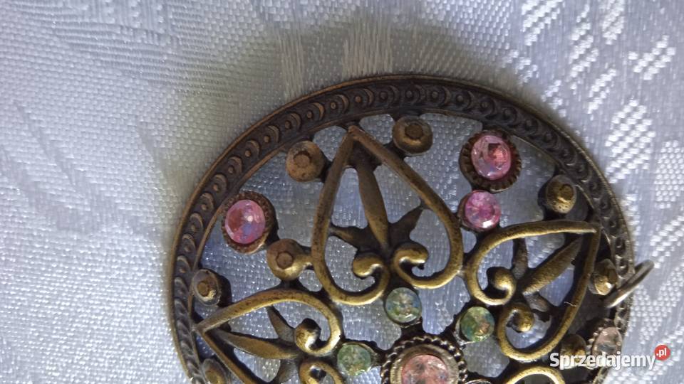 MEDALION Z AŻUROWEGO MOSIĄDZU Z CYRKONIAMI Piła