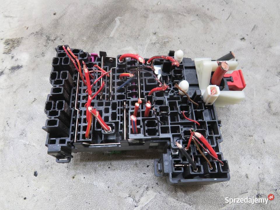 SKRZYNKA BEZPIECZNIKÓW 16 TDI PASSAT B8