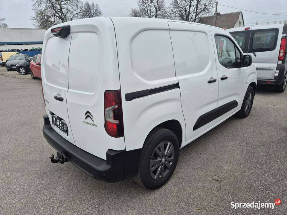 Citroen Berlingo 15HDI 100 Uszkodzony Silnik światła przeciwmgłowe Gniewkowo