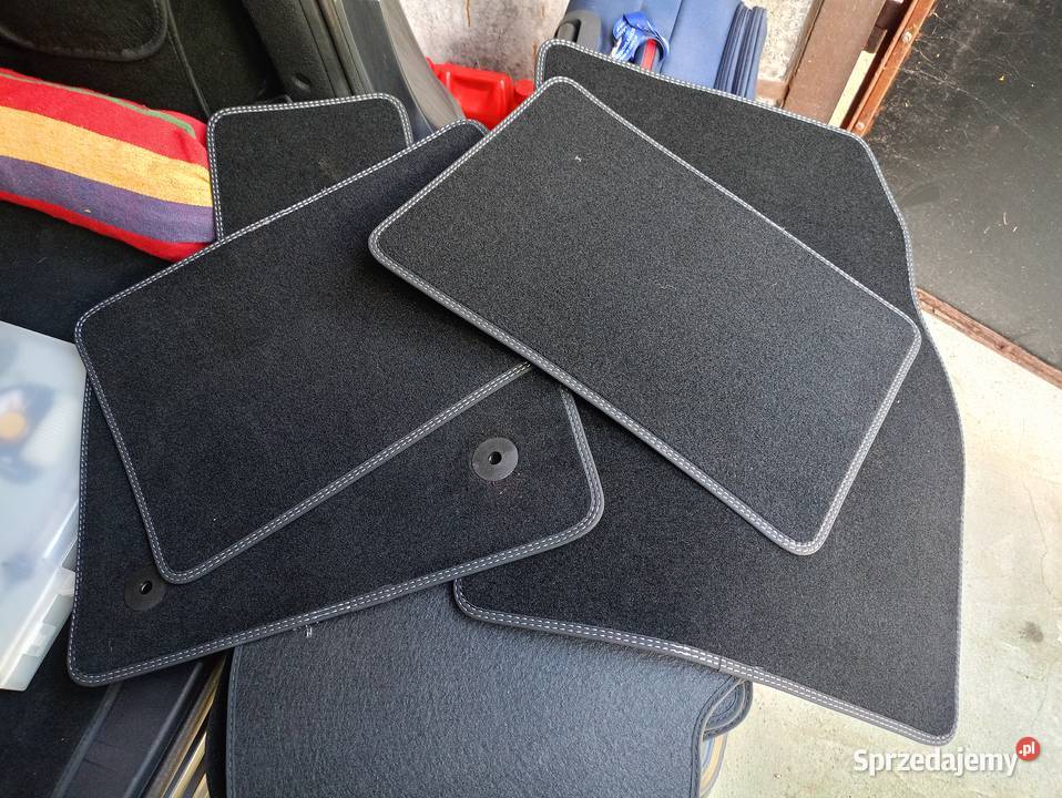 Dywaniki FORD FOCUS 2025 NOWE welur kpl Góra Kalwaria sprzedam