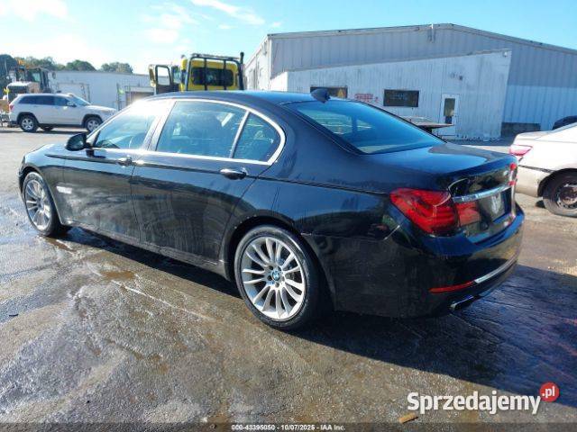 BMW 740LI 30 RWD minimalnie uszkodzony w drodze