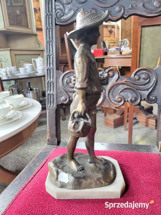 Figura rybaka z cynkalu na marmurze Rybnik