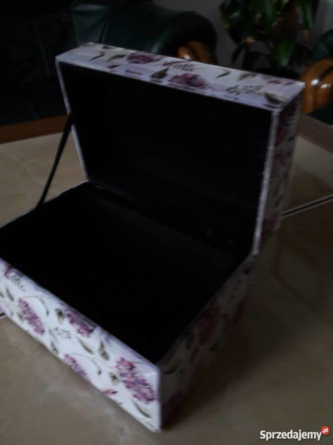 Szklana szkatułka kasetka Anglia Janów Lubelski