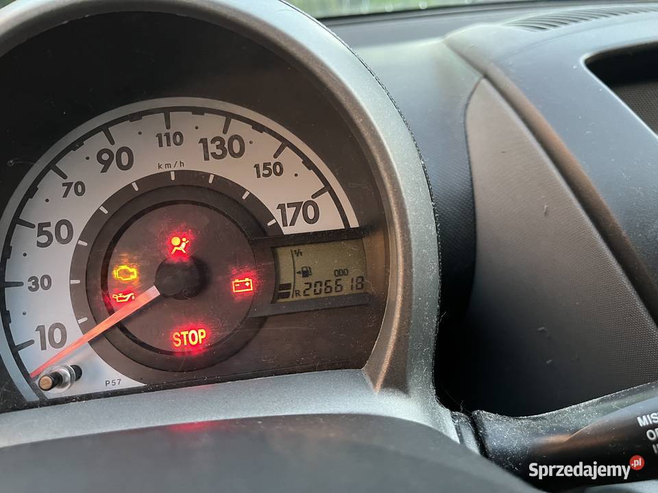 Czarny ekonomiczny citroen c1 silnik 10 wersja C1 śląskie