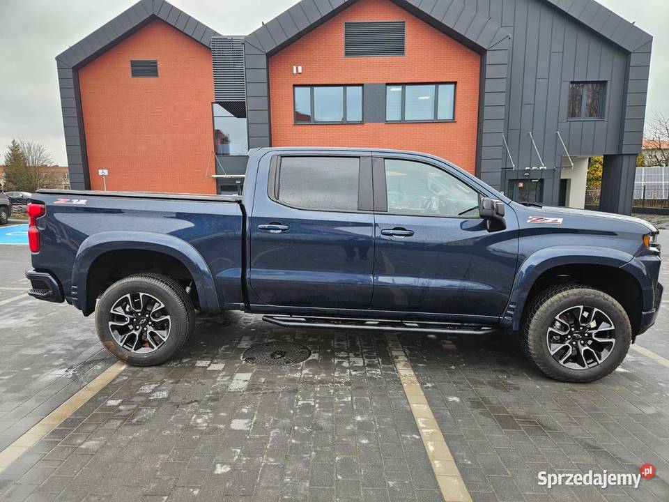 CHEVROLET Silverado 1500 Z71 RST 53L V8 4x4 Rok produkcji 2022 Mojusz