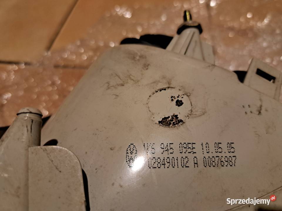WV golf 5 lampa tylna lewa Leszno sprzedam