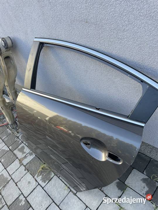 Mazda 6 drzwi sedan lewy tył 17 osobowe Kozubszczyzna