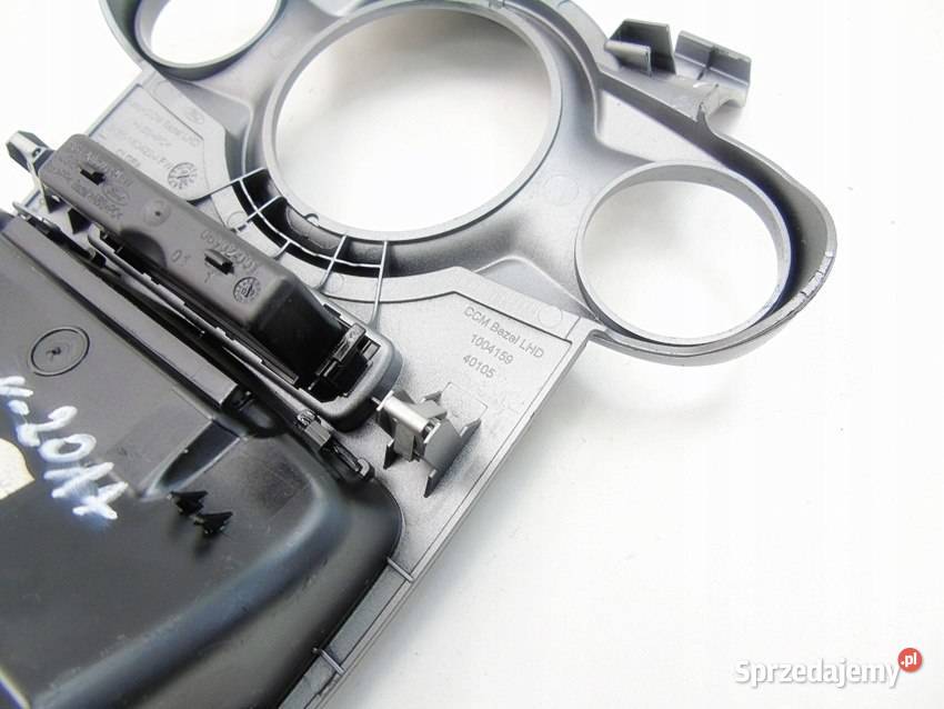 Obudowa ramka panelu do nawiewu Ford Fiesta MK7 Sosnowiec