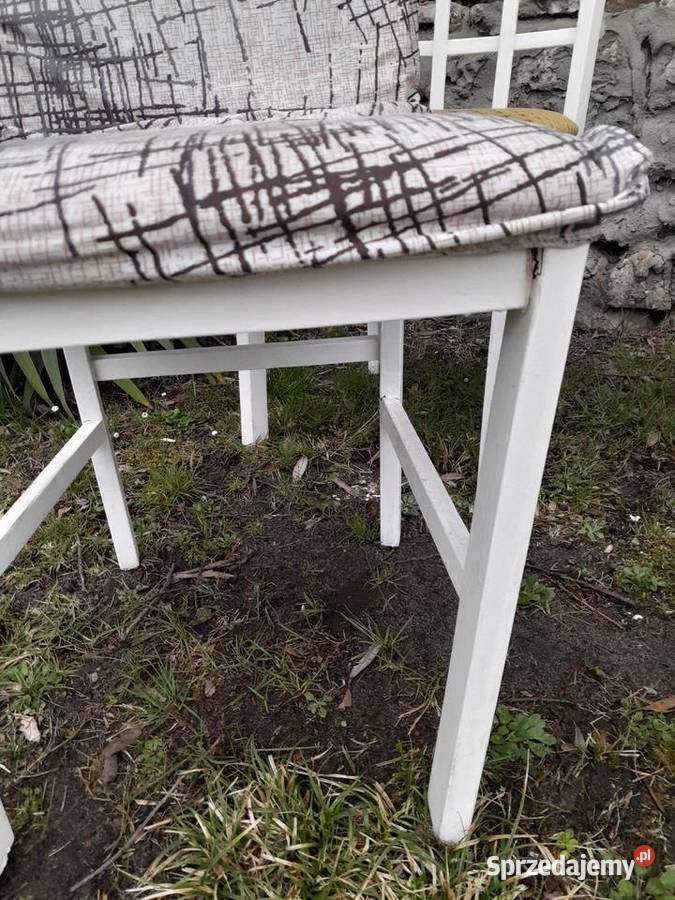 Cztery ciekawe używane krzesła z pokrowcami do Dąbrowa Górnicza