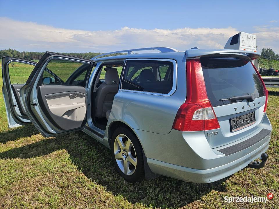 Volvo V70 2008r 20 benzyna 145 Summum Ładny niebieski Karolew