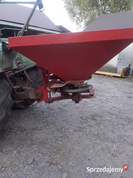 Rozsiewacz do nawozów hydraulicznie otwierany Bzowiec