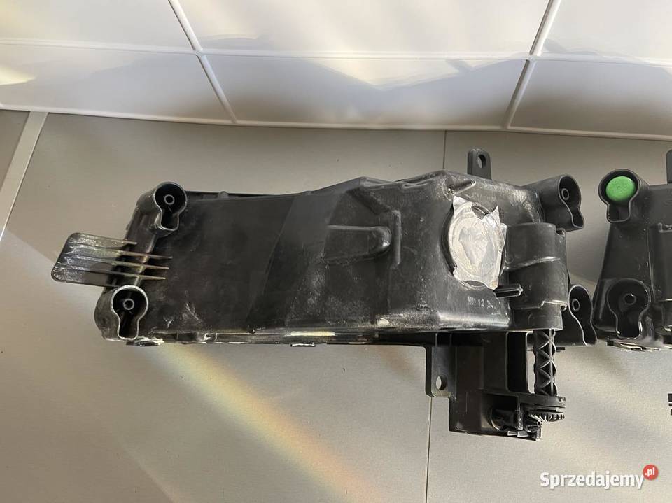 VW TOURAN 5TA KOMPLET HALOGENÓW osobowe Ostroróg sprzedam