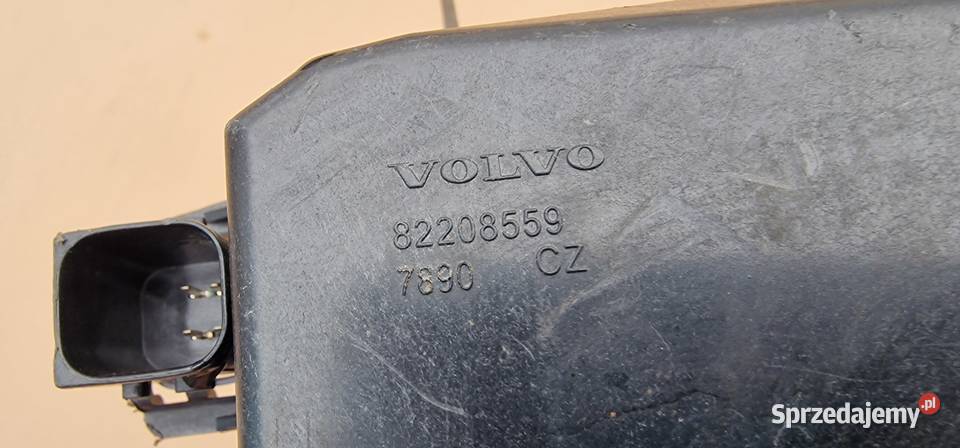 VOLVO FH4 ZAMEK ATRAPY MASKI GRILLA 82208559 Bieleń sprzedam