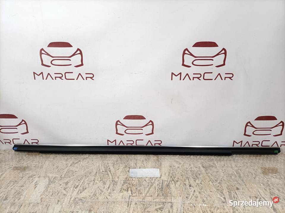 MERCEDES BKLASA W246 LISTWA ZGARNIAJĄCA DRZWI