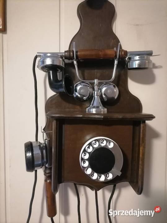 Polski telefon naścienny z czasów PRLu Kraków
