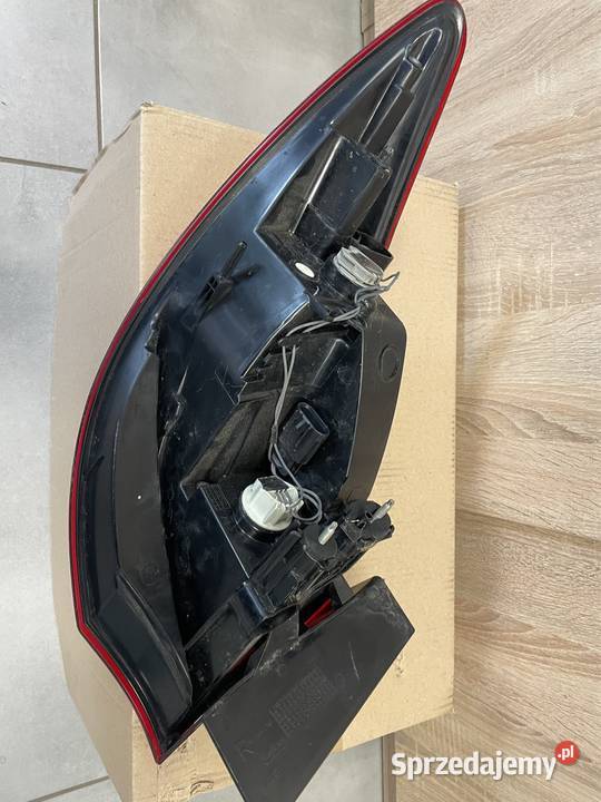 Opel Astra J lampa tył prawa