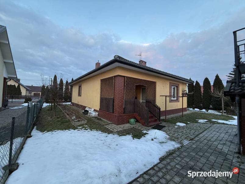 dom z osobnym garażem i ogrodem w Skopaniu Skopanie