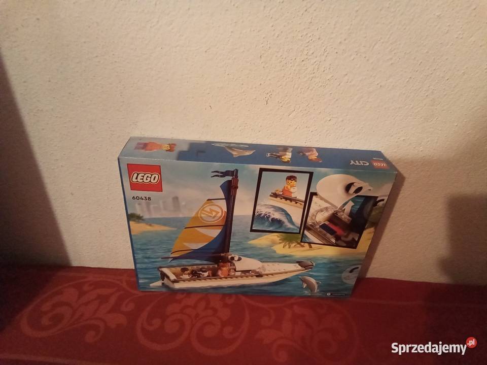 Lego city żaglówka 60438 pływa wodzie