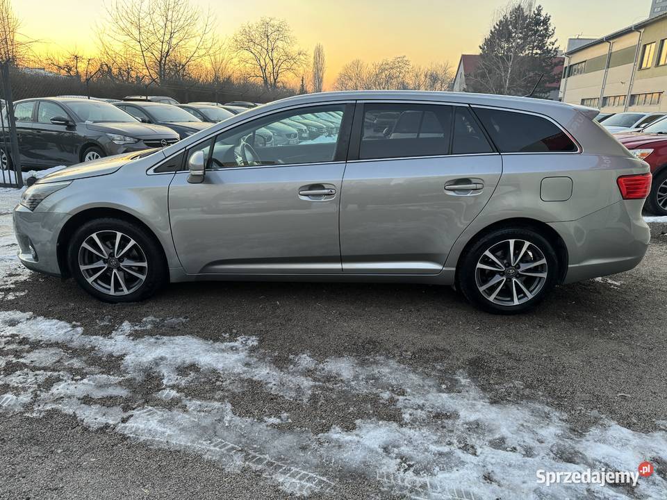 Toyota Avensis 16 132 BEZWYPADKOWY KŚ SERW Kraków