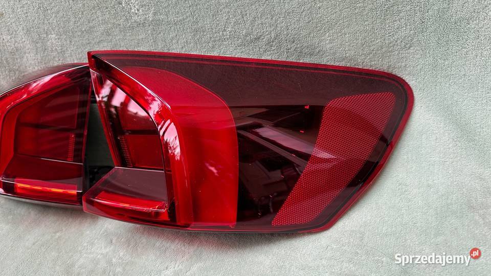 BMW X1 U11 LAMPA PRAWA TYLNA ZWYKŁA W BŁOTNIK
