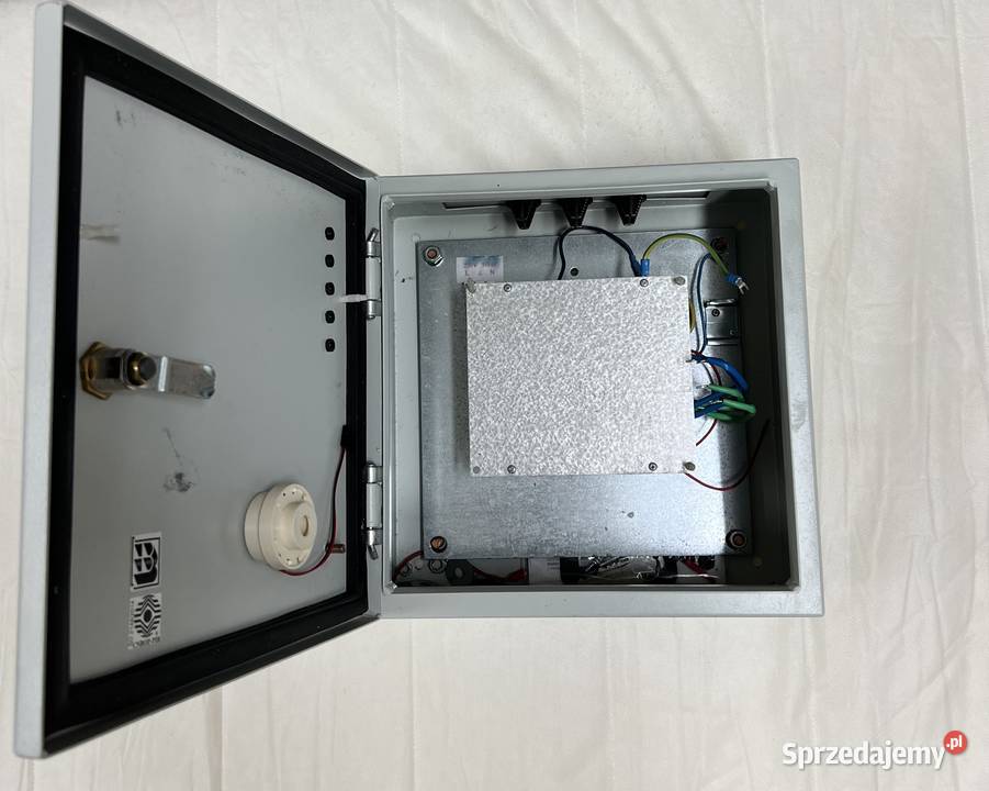 Skrzynka elektryczna metalowa Szludron