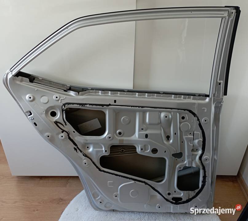 Drzwi lewy tył Toyota Corolla E18 śląskie