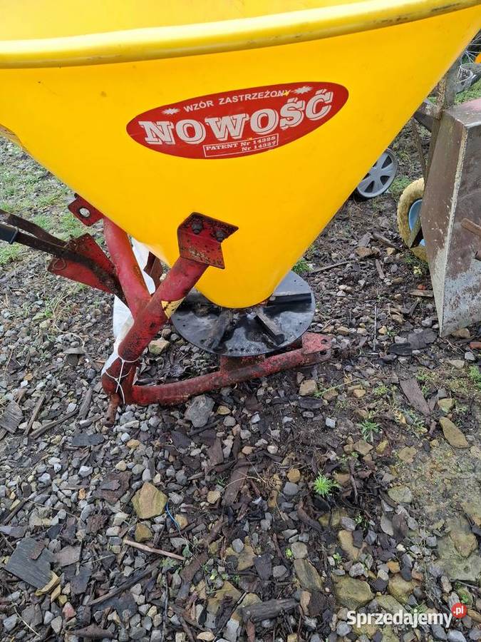 Rozsiewacz lej nieuszkodzony Nowa Słupia sprzedam
