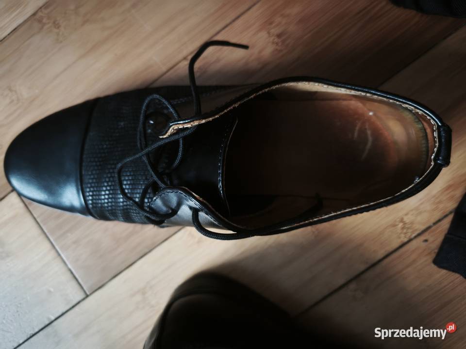 Czarne skórzane półbuty wizytowe chłopięce 36 Rozmiar 36 Trzewiki i półbuty Połaniec
