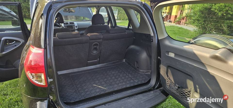 posiadam na sprzedaż Toyota RAV4 Złockie