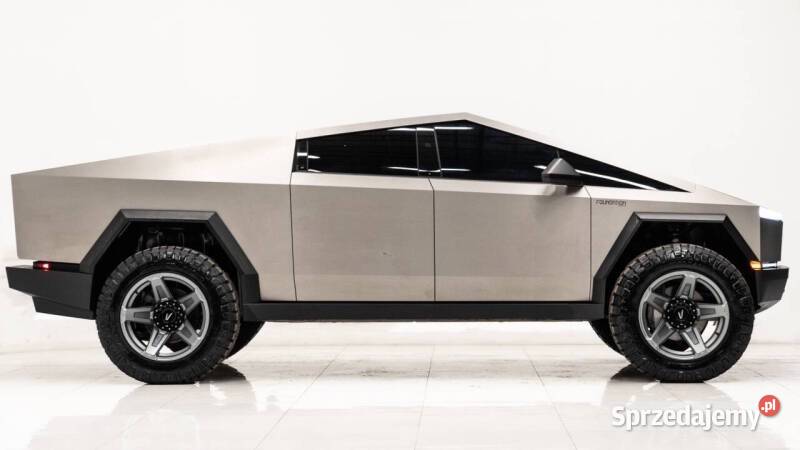 TYNING 2024 Tesla Cybertruck Cyberbeast Wrocław