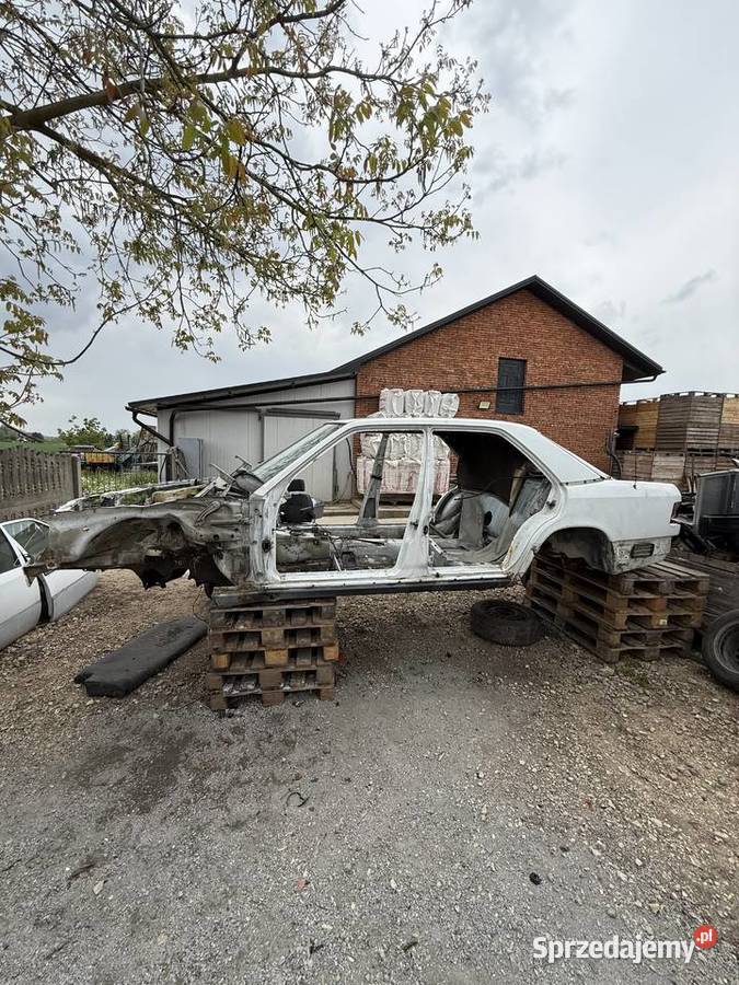 Karoseria i wiele innych części w124 25 diesel małopolskie